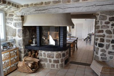 Mars Ferme rénovée. Beaucoup de cachet. Sans travaux.