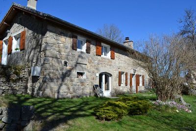 Mars Ferme rénovée. Beaucoup de cachet. Sans travaux.