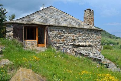 Ferme authentique du Mézenc, 1.4Ha de terrain, entièrement rénovée