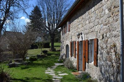 Mars Ferme rénovée. Beaucoup de cachet. Sans travaux.