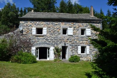 A vendre, ferme en pierre avec cachet à Champclause