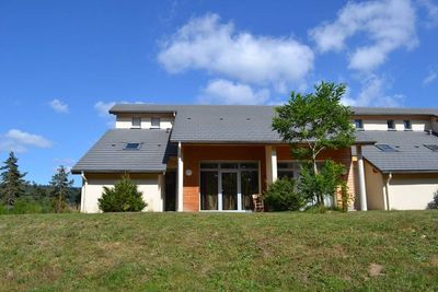 Le Chambon sur Lignon. Dans résidence avec parkings, T2 en duplex TBE.