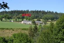 Corps de ferme dans la campagne de Tence