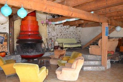 A vendre, ferme isolée avec 7800 m² de terrain à Saint Julien Molhesabate