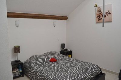 Le Chambon sur Lignon. Dans résidence avec parkings, T2 en duplex TBE.