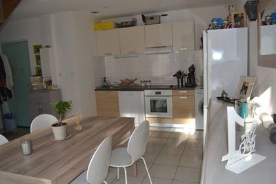 Le Chambon sur Lignon. Dans résidence avec parkings, T2 en duplex TBE.