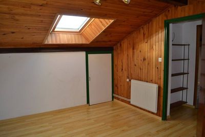 Le Chambon sur Lignon. 4 chambres et un bureau. Proche centre ville. Terrain