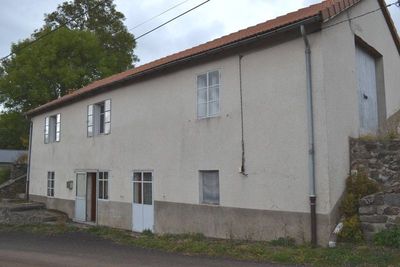 Ancienne ferme à rénover. 4000m² de terrain à Saint Front.
