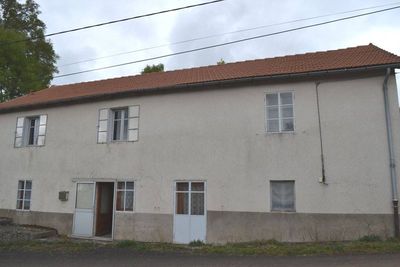 Ancienne ferme à rénover. 4000m² de terrain à Saint Front.