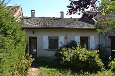 Maison de village. Campagne de Devesset.