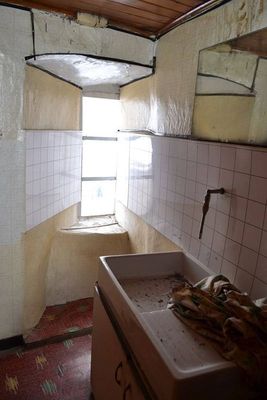 Saint Front. Maison de village en partie rénovée