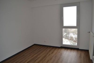 Fay sur Lignon. Centre village. Résidence service, 15 appartements. Garages