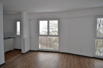 Fay sur Lignon. Centre village. Résidence service, 15 appartements. Garages