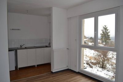 Fay sur Lignon. Centre village. Résidence service. Garages