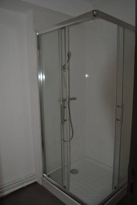 Fay sur Lignon. Centre village. Résidence service. Garages