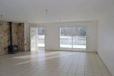 Villa de plain pied à Mars. 2000m² de terrain