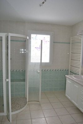 Villa de plain pied à Mars. 2000m² de terrain