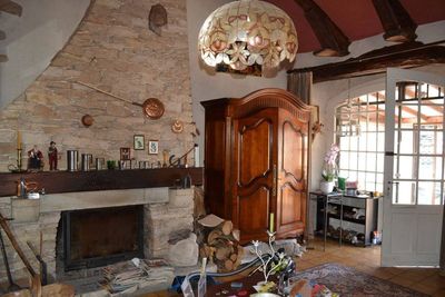 Maison 280m² et nombreuses possibilités. Terrasse.