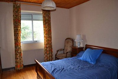 3km du Chambon sur Lignon. Environnement agréable. 4300m² de terrain.