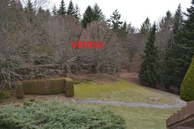 3km du Chambon sur Lignon. Environnement agréable. 4300m² de terrain.