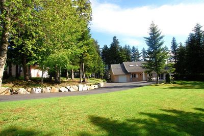 Maison de village T7 Le Chambon sur Lignon Construction récente TBE et fonctionnelle. Terrain 2900m² arboré.