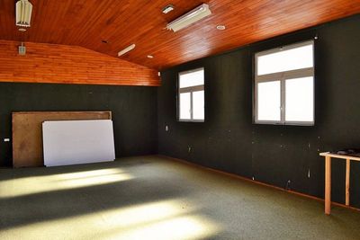 St Agrève Ancien entrepôt à réhabiliter. 100m². Plain pied