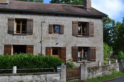 Maison de hameau  Campagne du Mazet Volumes spacieux. Bachat en pierres. 1800m² de terrain