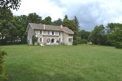 Villas St Agrève Terrain 4900 m². Centre village. Cachet.