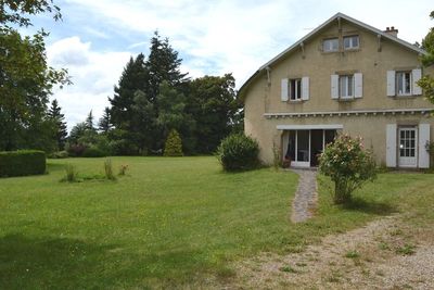 Villas St Agrève Terrain 4900 m². Centre village. Cachet.