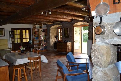 T5 Le Chambon Sur Lignon Ferme rénovée. 11Ha attenants. Cheminée. Charpente bateau
