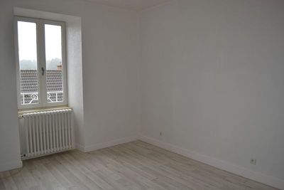 Appartement T4 Le Chambon sur Lignon Appartement rénové. CC fuel individuel. 2ème étage + combles