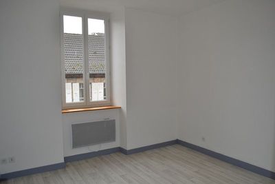 Appartement T4 Le Chambon sur Lignon 3 chambres. Chauffage électrique. 1er étage.