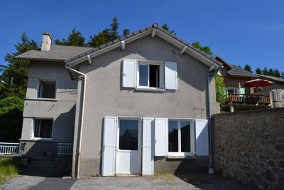 Villas T7 Le Chambon sur Lignon centre Grandes dépendances. Garage. Luminosité. Habitable immédiatement.