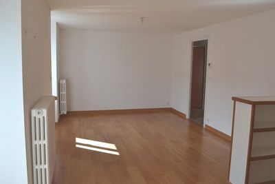 T3 Le Chambon sur Lignon Appartement vide     3 Le Chambon sur Lignon Centre village Appartement vide