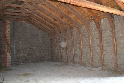 Ancienne ferme T3 Campagne de Tence Dépendances: grange et écurie. Terrain 760m².