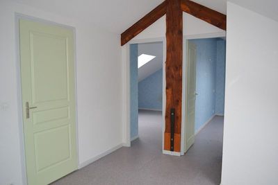 Duplex T4 Tence Duplex 97m² propre. 3 chambres. Cave. Duplex 4 Tence Duplex 97m² propre. 3 chambres. Cave.