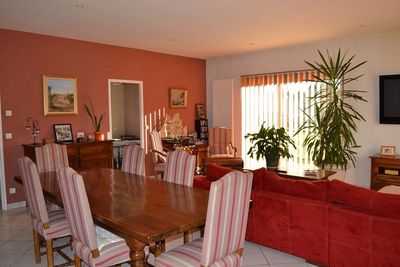 Villa avec entrepôt T4 Villa avec entrepôt, parfait état. Sans travaux. Villa avec entrepôt 4 Villa avec entrepôt, parfait état. Sans travaux.