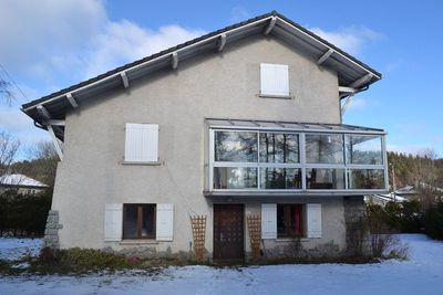 Appartement Rez de chaussée, proche centre village. Jardin