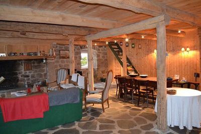 Ancienne ferme rénovée T7 Campagne du Mazet St Voy 4 chambres. Cachet. Pièce de vie avec cheminée