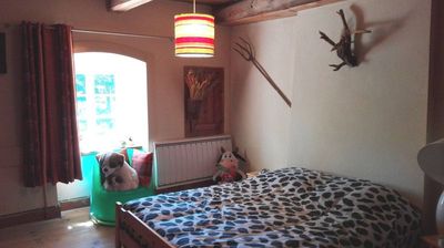 Campagne de St Jeures. Couverture Lauzes. 2500m² de terrain attenant