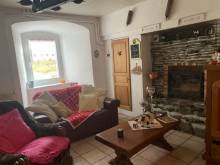 Ferme mitoyenne dans hameau aux Vastres