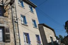 Immeuble avec duplex et studio au centre du village de TENCE