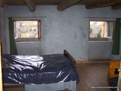 Plus d'un hectare T4 SECTEUR DU MEZENC Ferme à restaurer