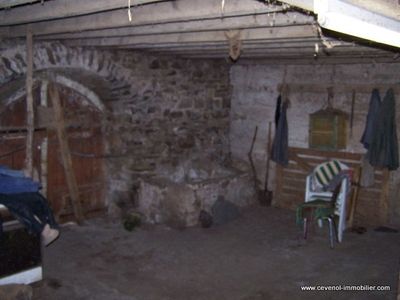 Plus d'un hectare T4 SECTEUR DU MEZENC Ferme à restaurer