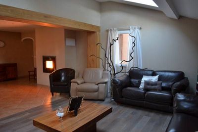 Maison de village T7 Le Chambon sur Lignon Construction récente TBE et fonctionnelle. Terrain 2900m² arboré.