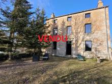 Presbytère dans bel environnement aux Vastres