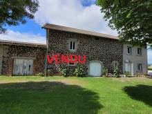 Ancienne ferme sur la commune de Mars avec dépendances sur 1Ha3 de terrain