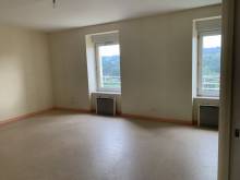 Appartement au 2ème étage à rafraichir au centre du village du Chambon sur Lignon