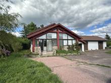 Maison à rafraichir avec dépendances sur Tence