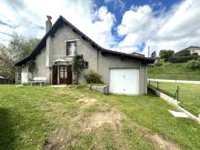 Maison à rénover avec jardin et garage à Saint Agrève